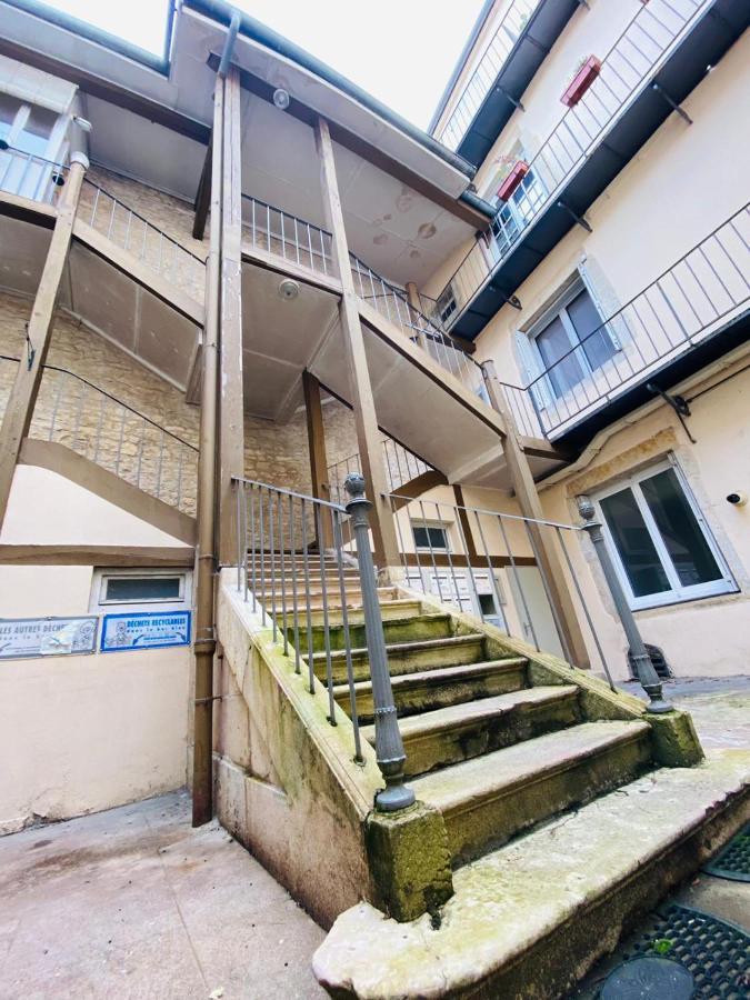 Vaste Appartement Centre Historique De Dole Exterior photo